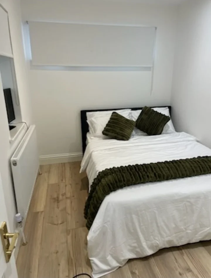 Flat Elmhurst Avenue in Greater London