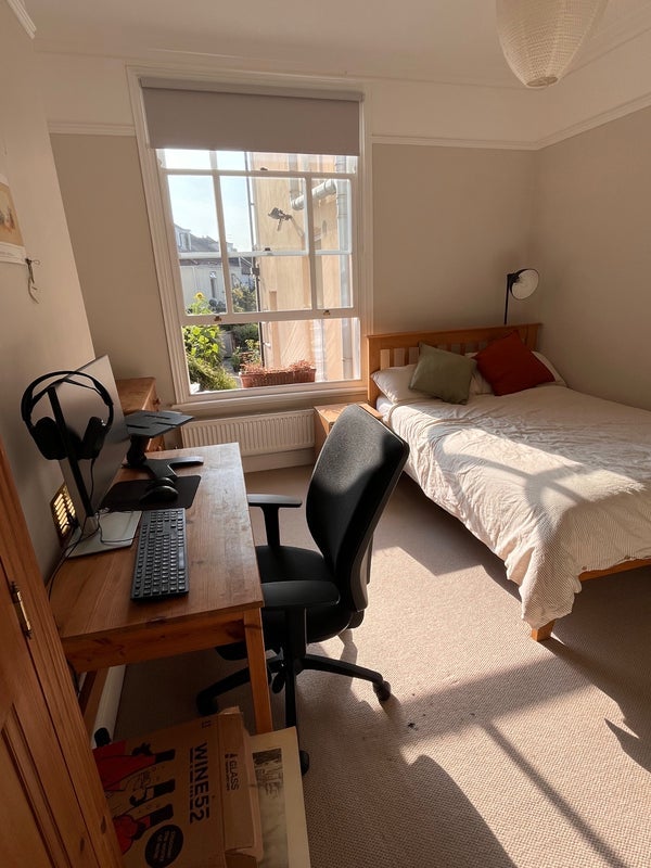 Room Gloucester Road in Bristol