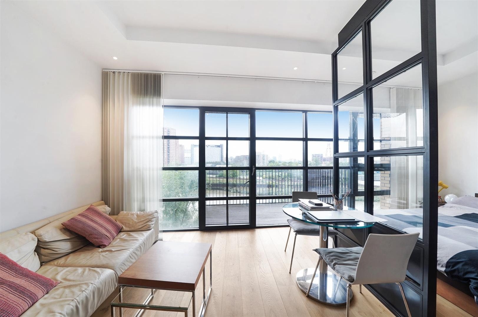 Flat Lyell Street in Greater London