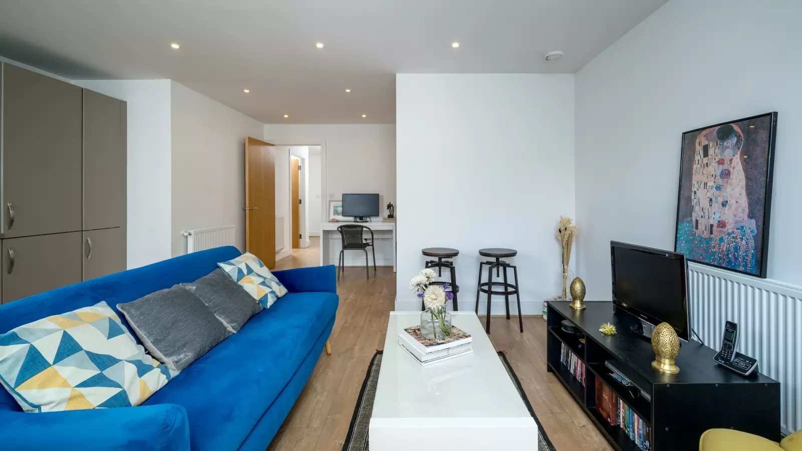 Flat Point Pleasant in Greater London