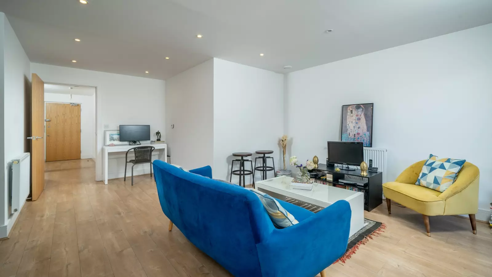 Flat Point Pleasant in Greater London