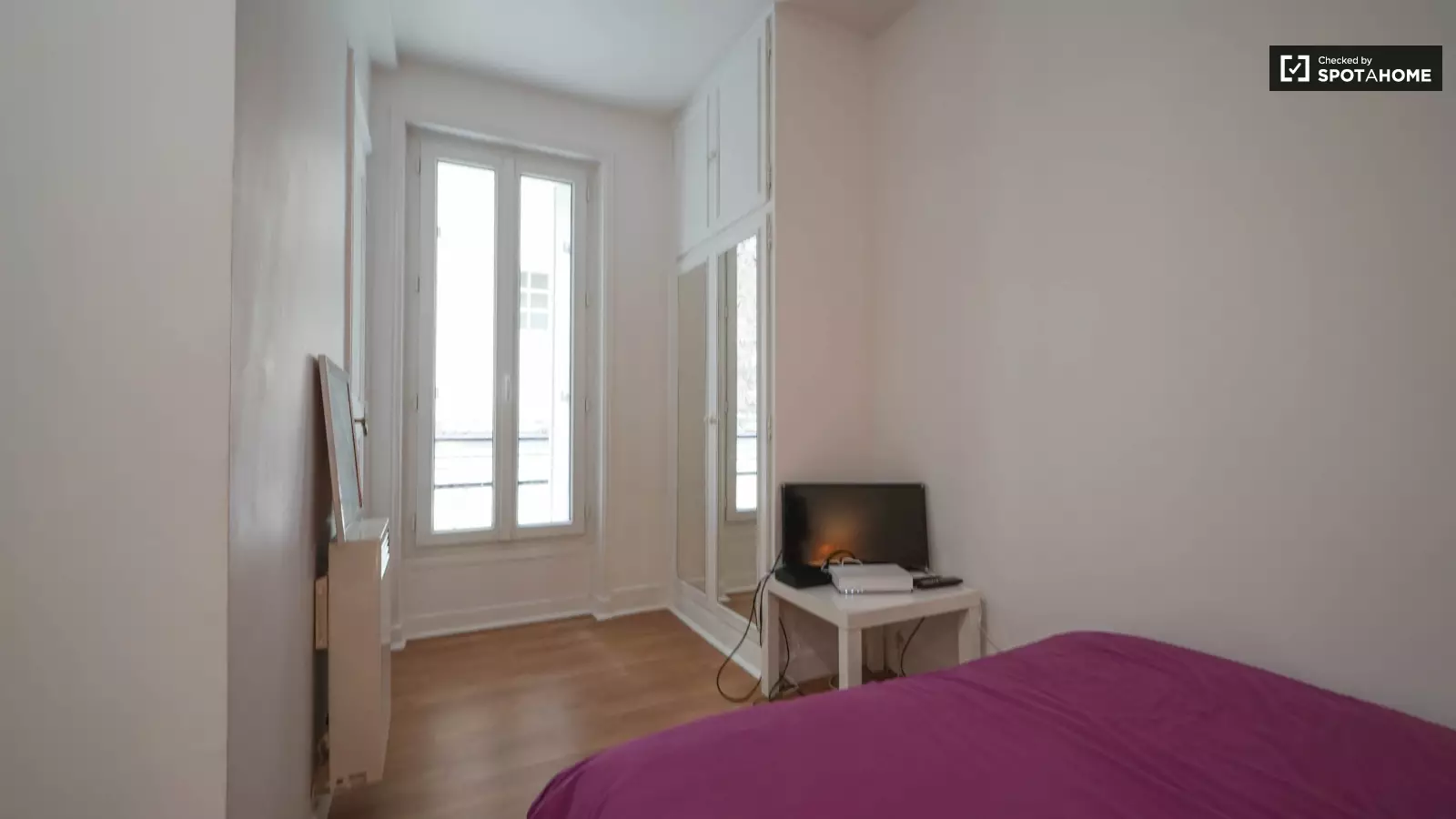 Flat Rue Pierre Demours in Paris