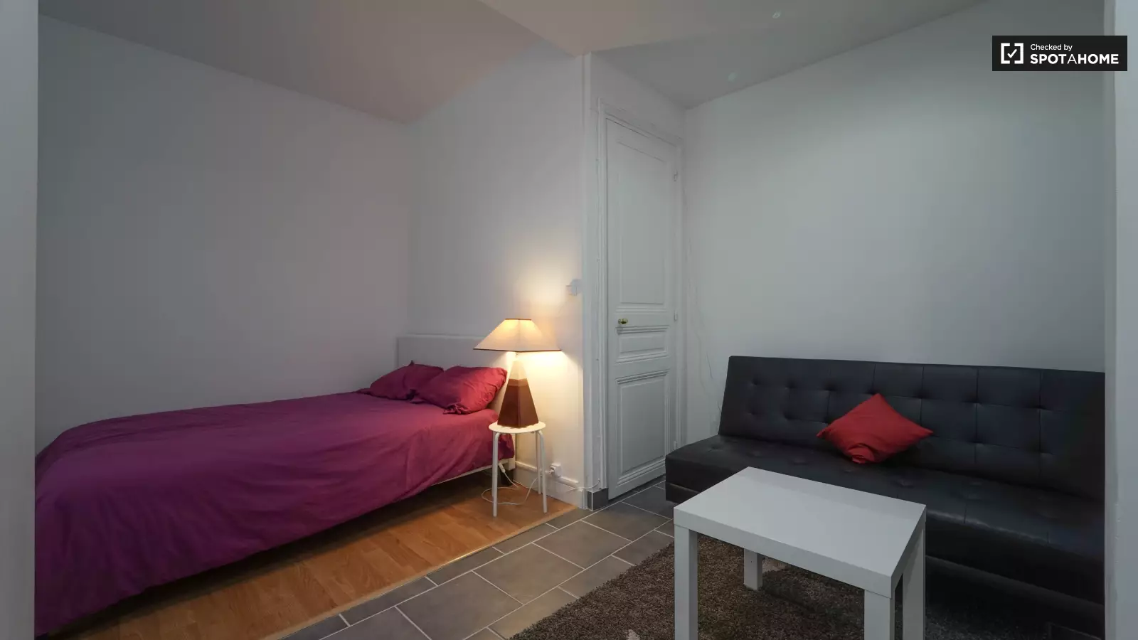 Flat Rue Pierre Demours in Paris