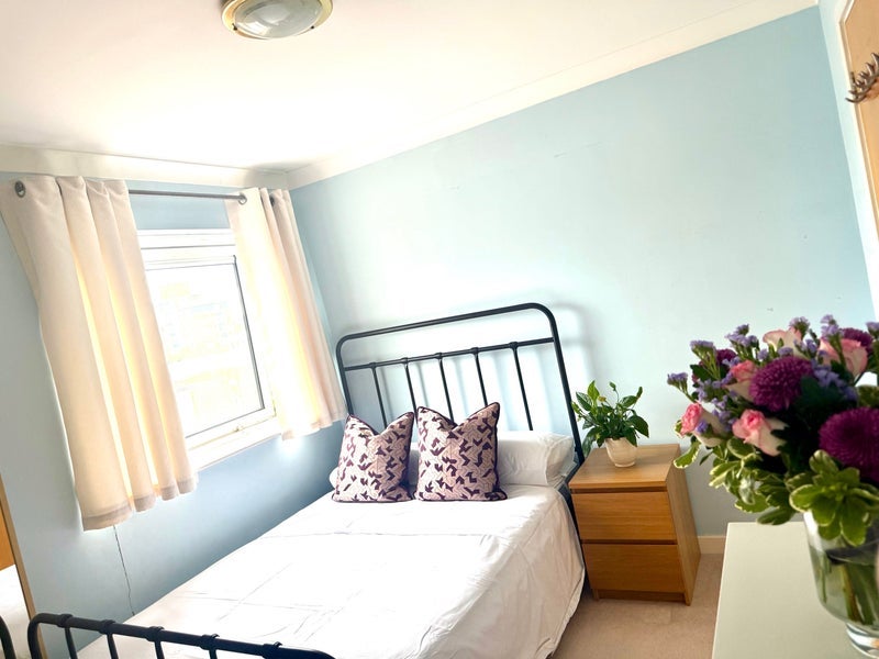 Room Arnhem Place in Greater London