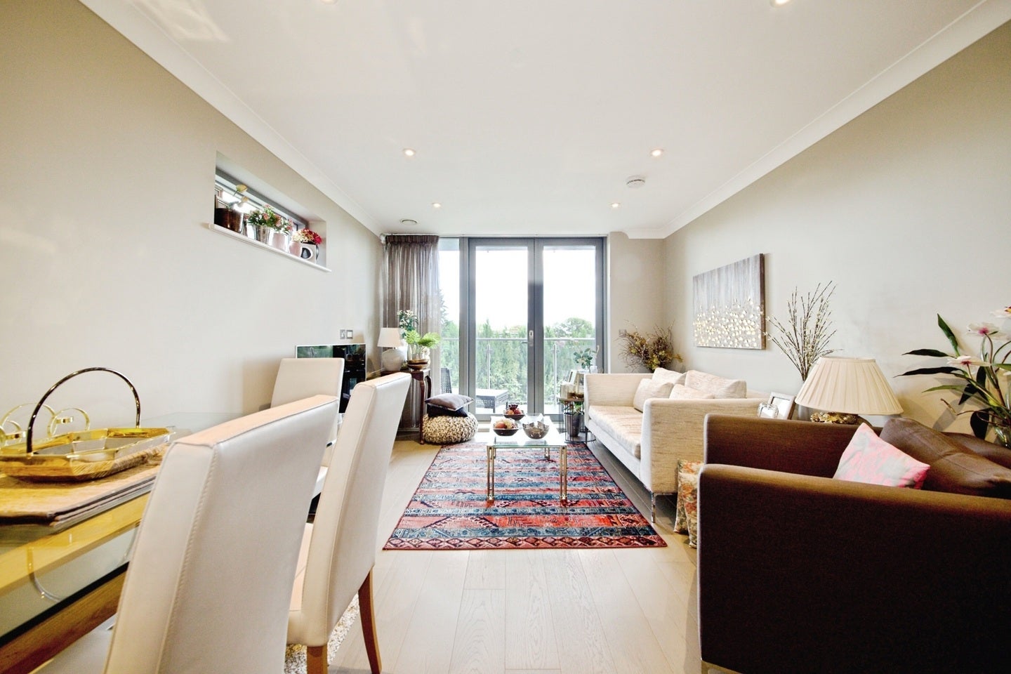 Flat Great North Way in Greater London
