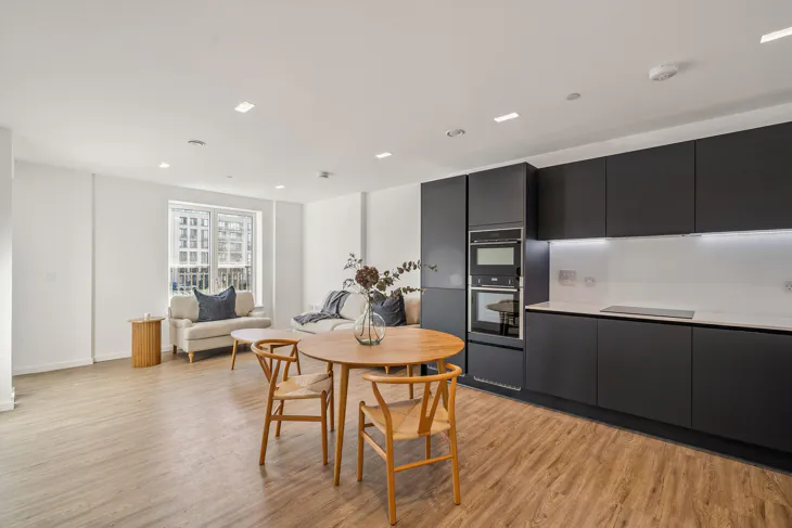 Flat Wornington Road in Greater London