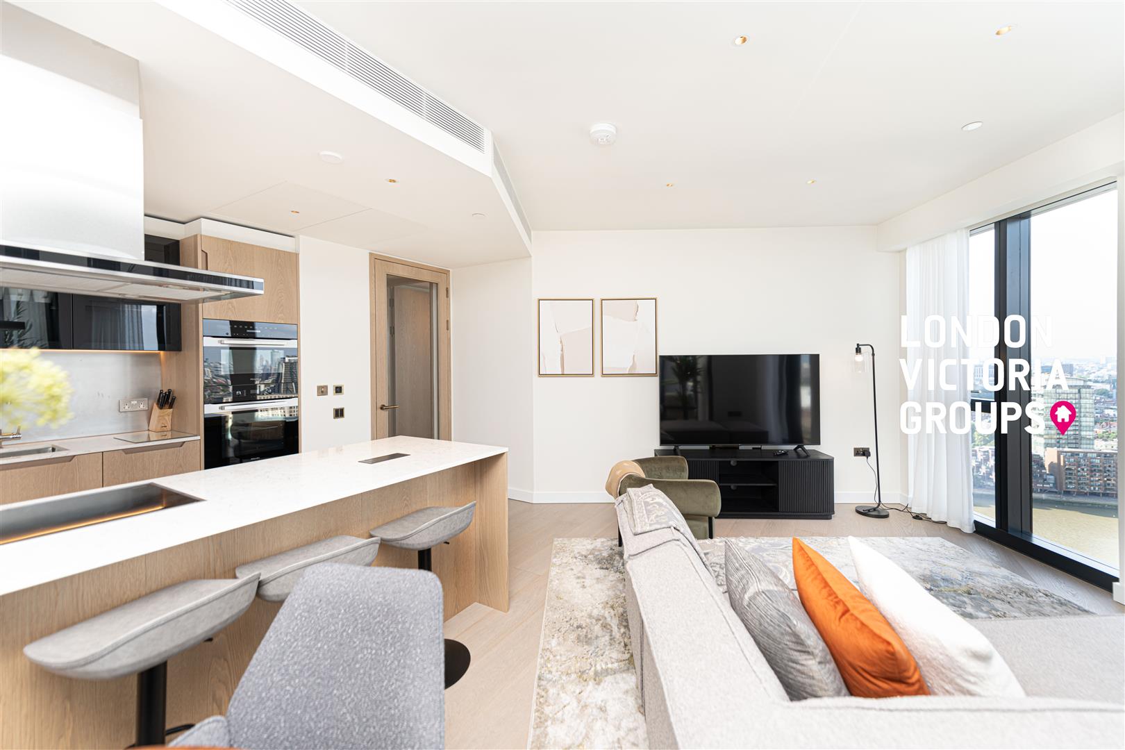 Flat Nine Elms Lane in Greater London
