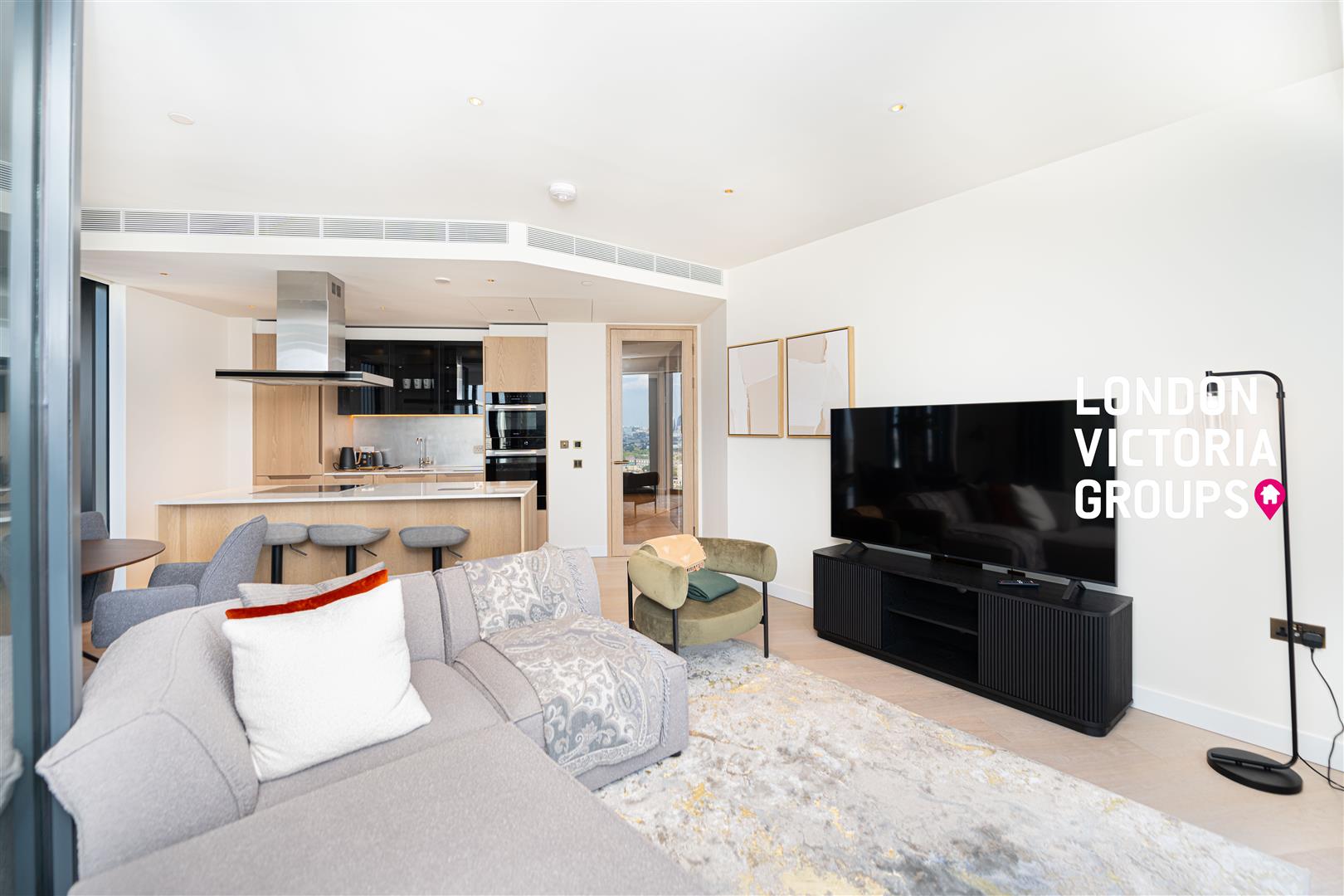Flat Nine Elms Lane in Greater London