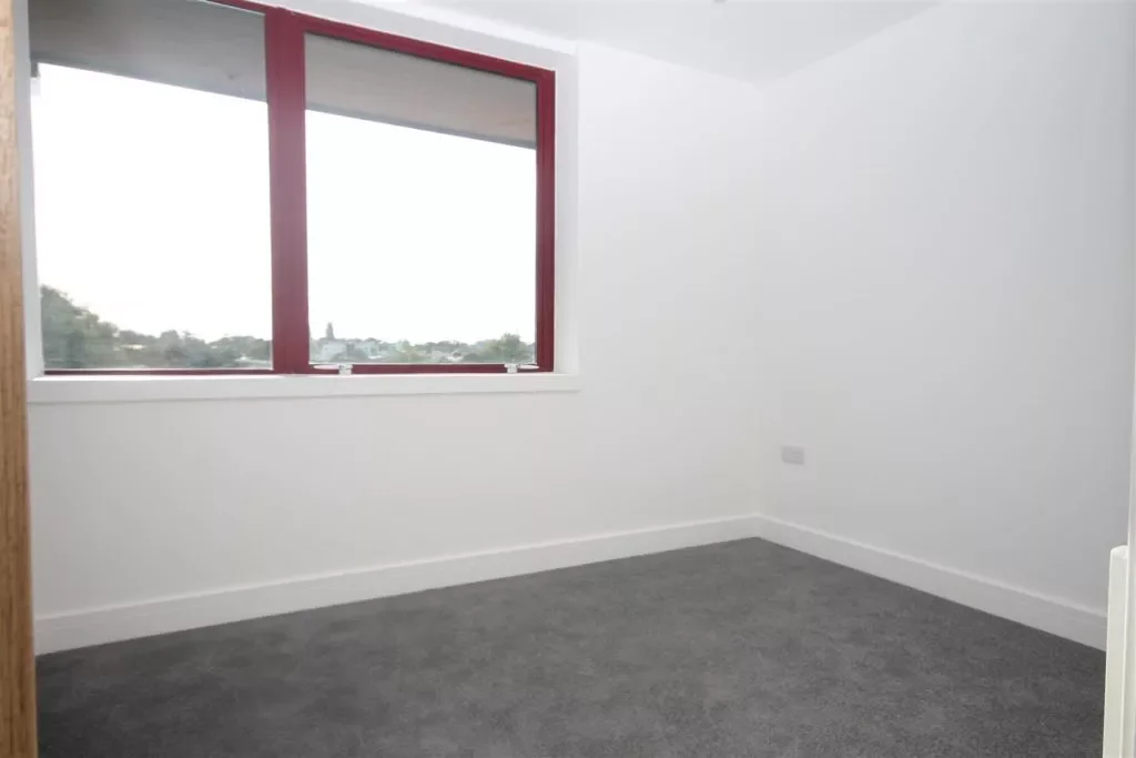 Flat Challenge Court in Mole Valley