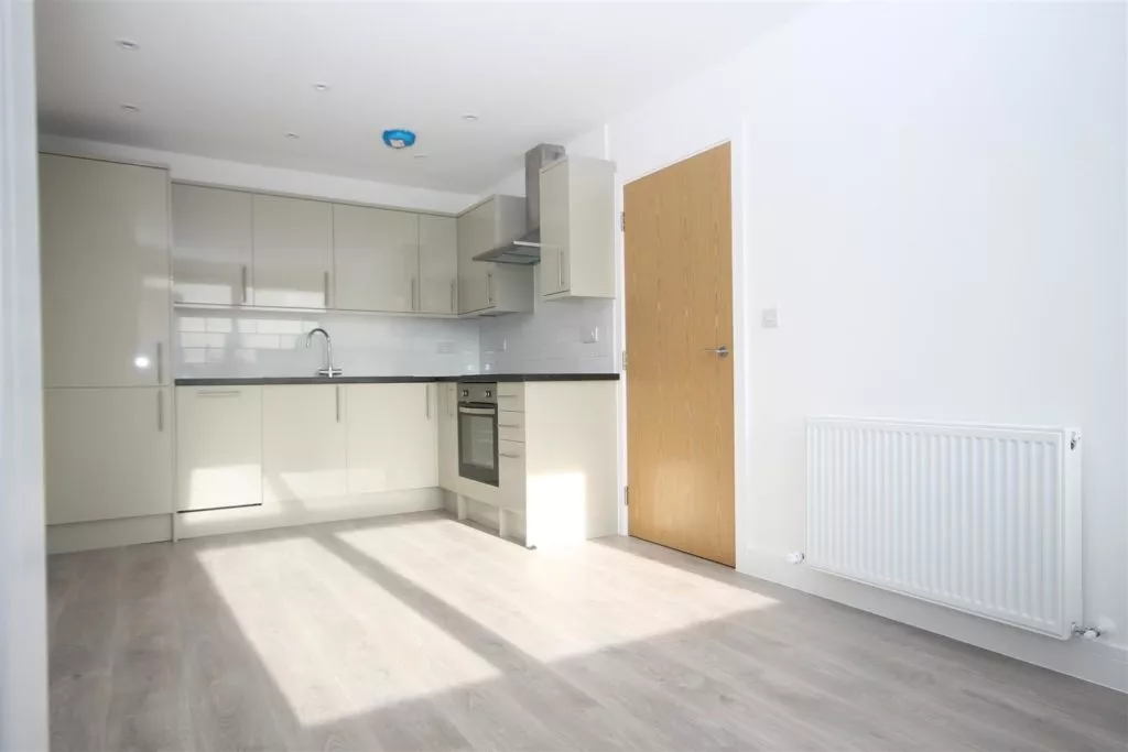 Flat Challenge Court in Mole Valley