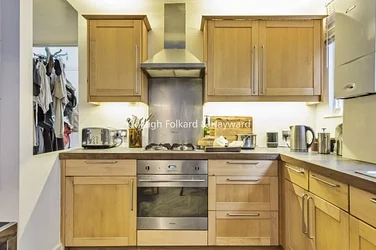Flat St Gothard Road in Greater London