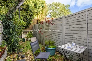 Flat St Gothard Road in Greater London