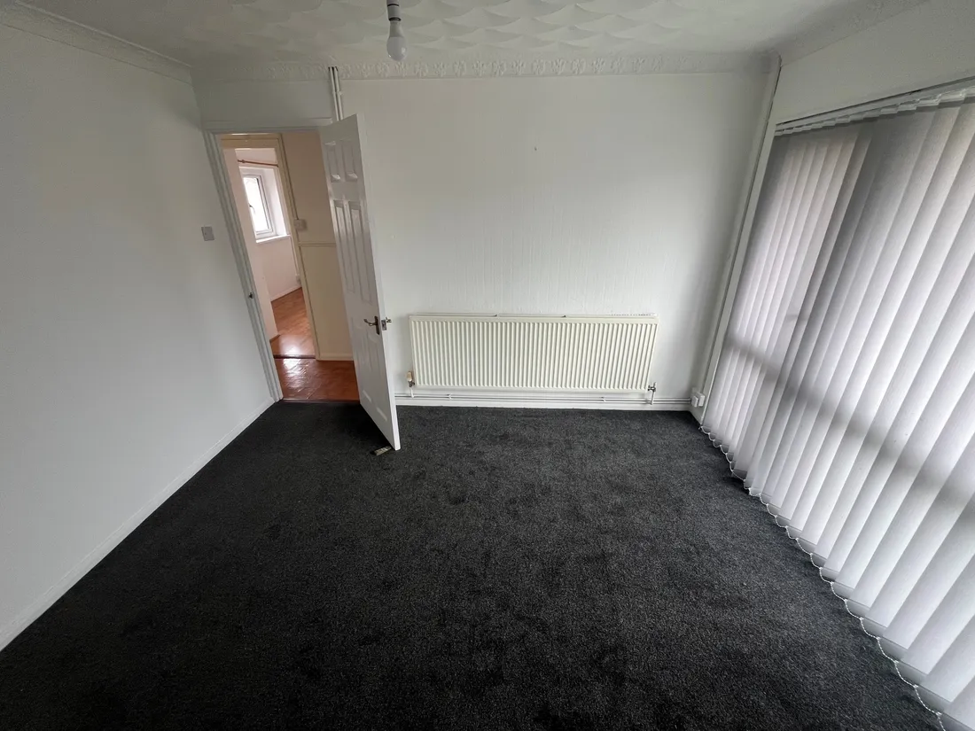 Flat Caernarvon Crescent in Cwmbrân