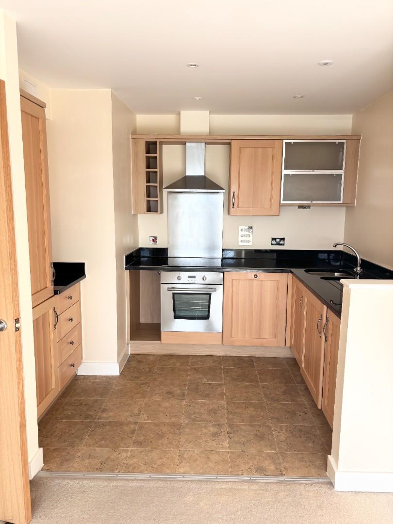 Flat Highbury Drive in Mole Valley