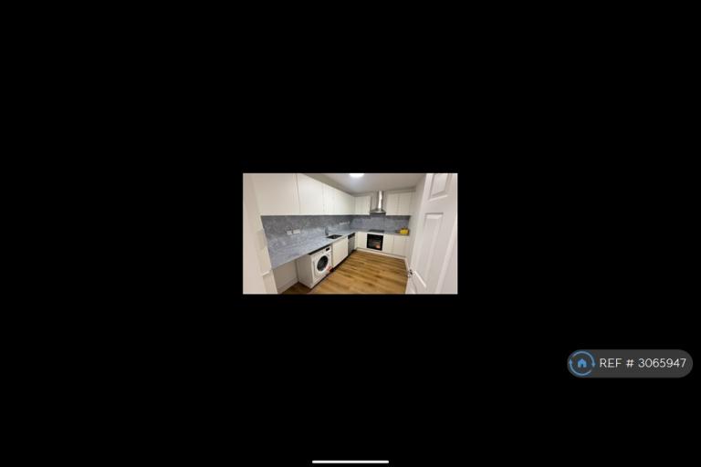 Room Masefield Avenue in Greater London