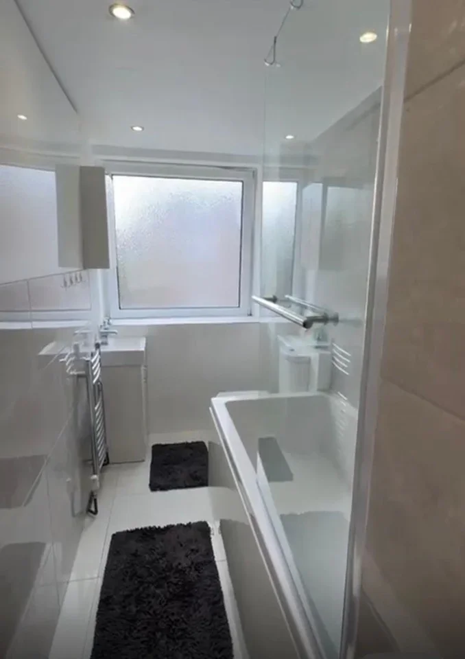 Room Epsom Road in Greater London