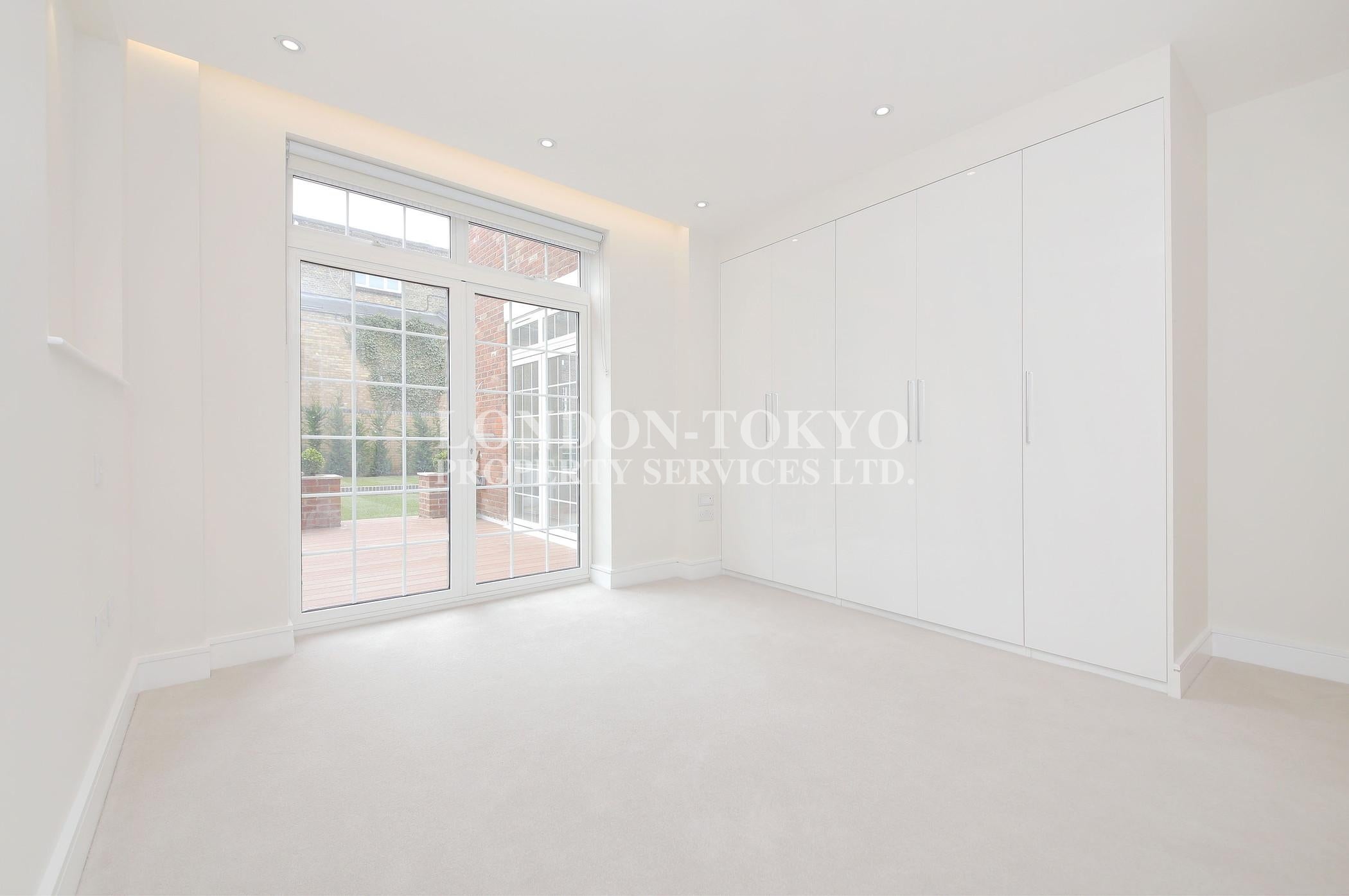 Flat Beechcroft Avenue in Greater London