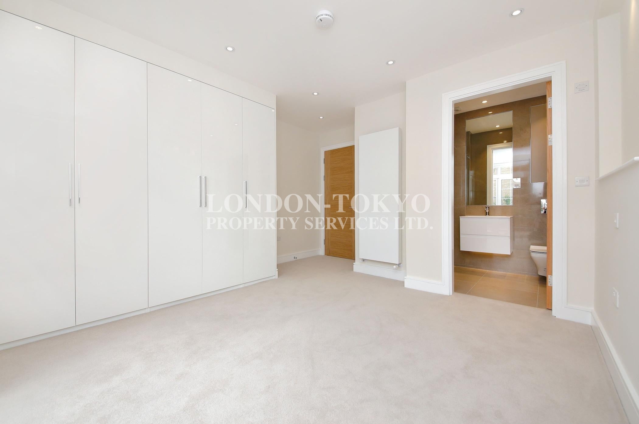 Flat Beechcroft Avenue in Greater London