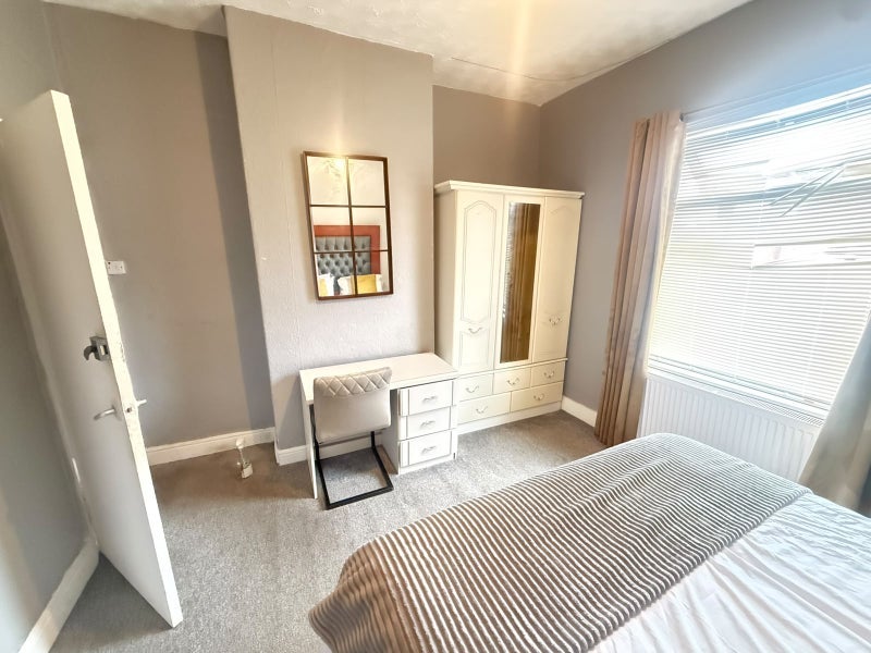 Room Waverley Road in Manchester