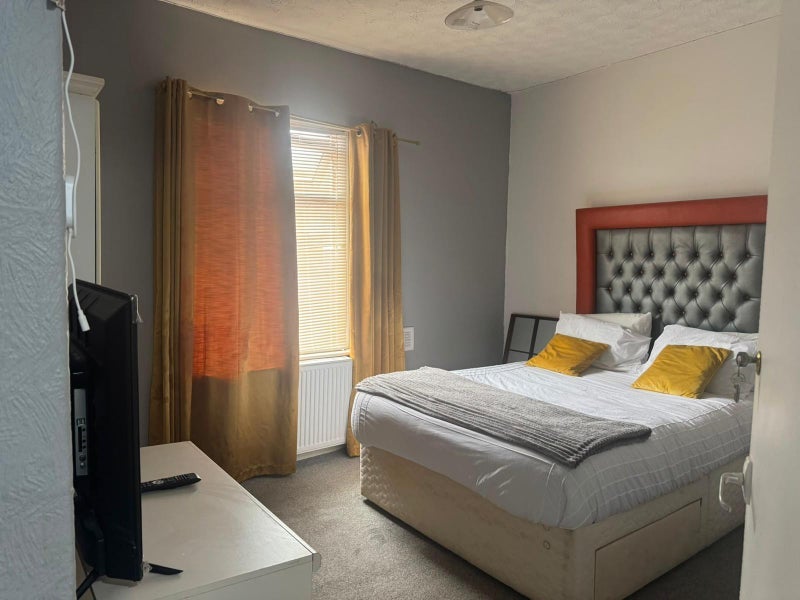 Room Waverley Road in Manchester