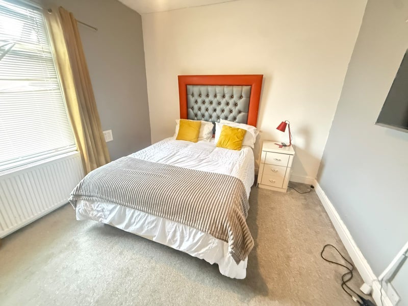 Room Waverley Road in Manchester