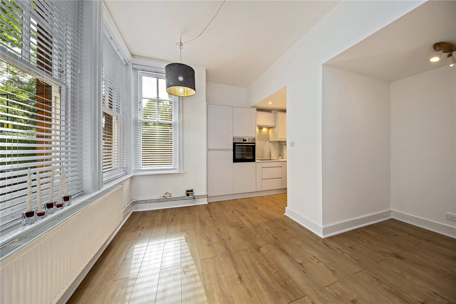 Flat Riverdale Gardens in Greater London