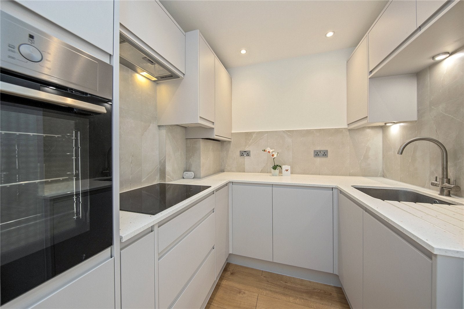 Flat Riverdale Gardens in Greater London