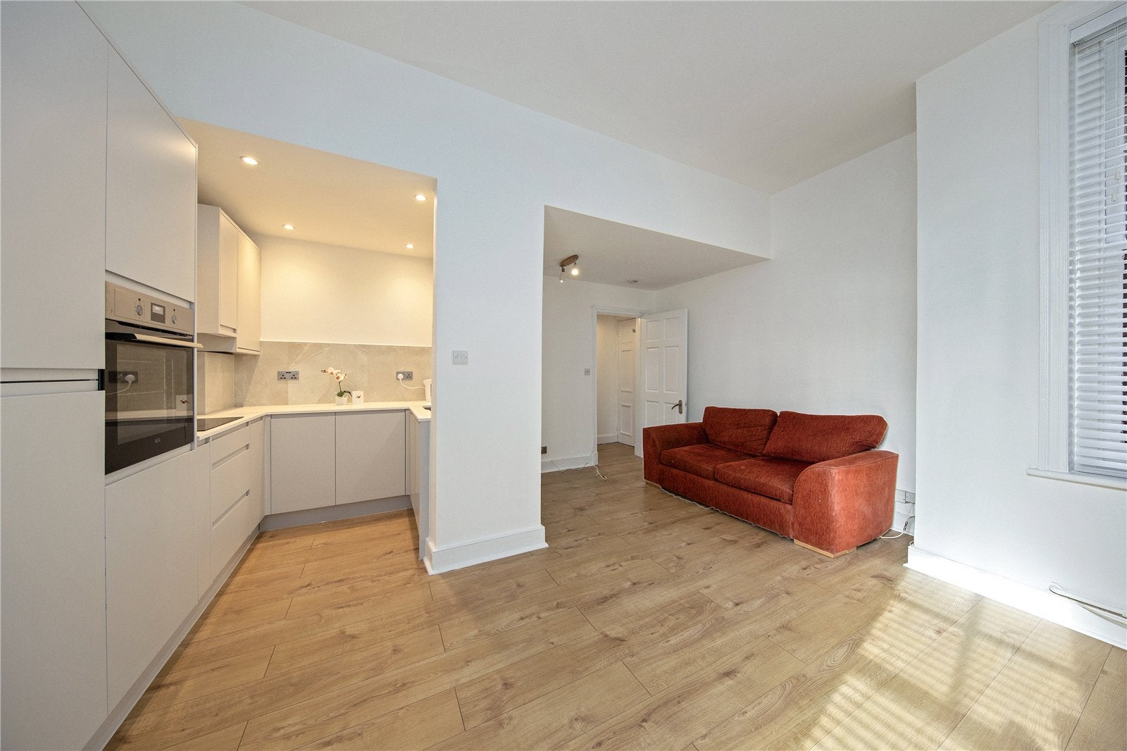 Flat Riverdale Gardens in Greater London