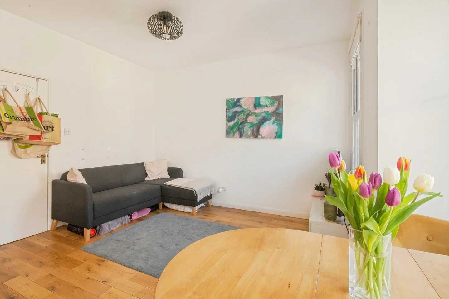Flat Heyford Avenue in Greater London