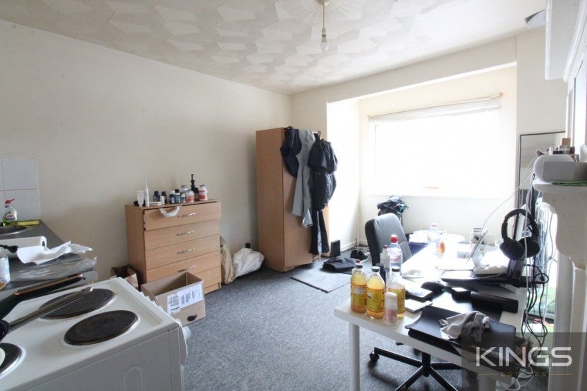Flat Sirdar Road in Southampton