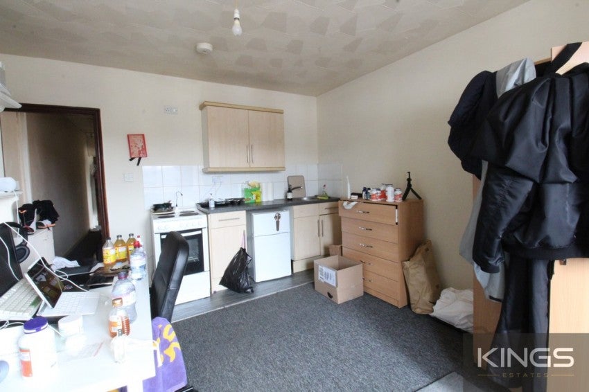 Flat Sirdar Road in Southampton