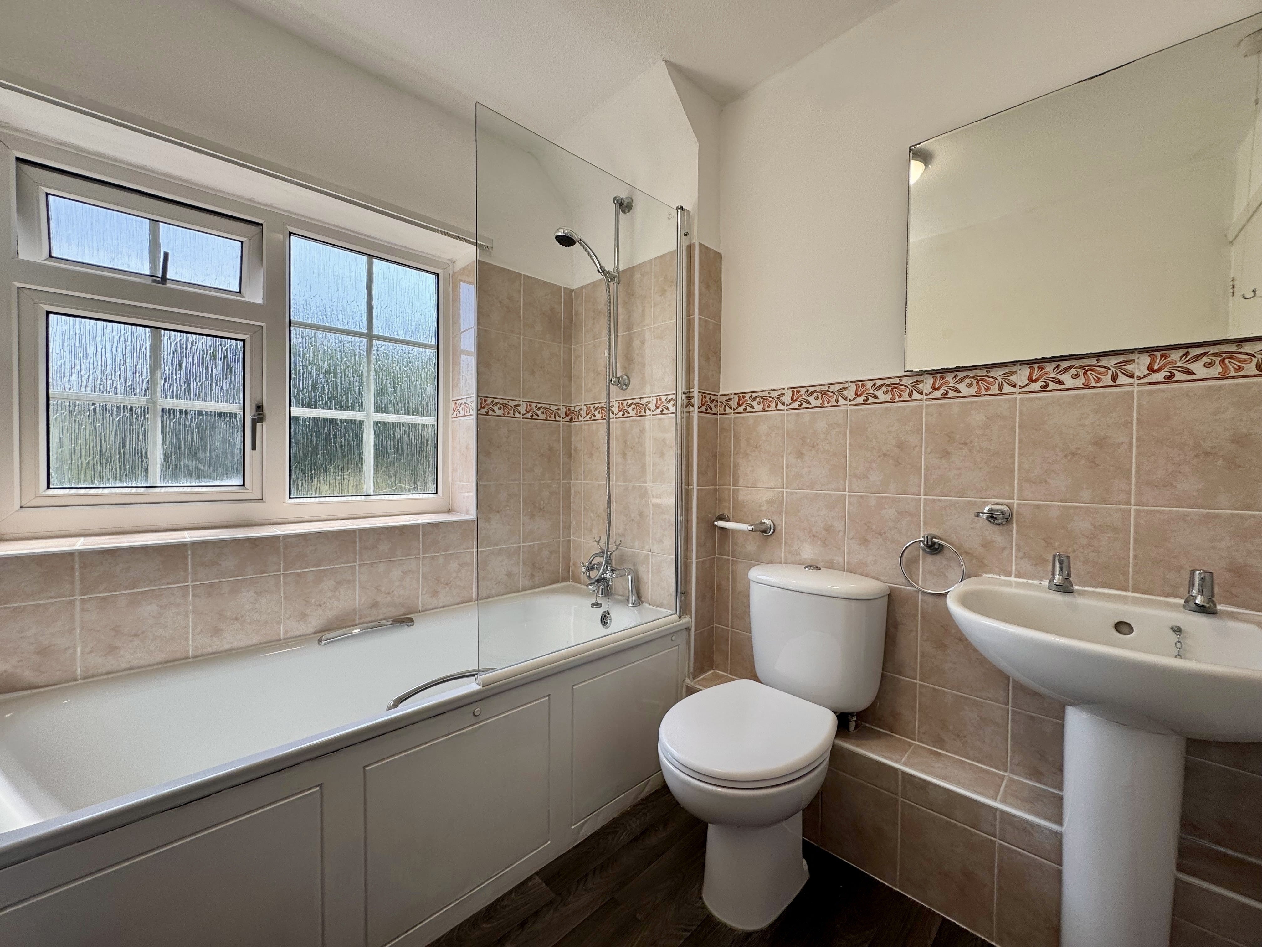 Flat Chiltern Gardens in Greater London