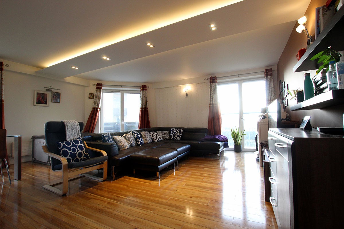 Flat Westferry Road in Greater London