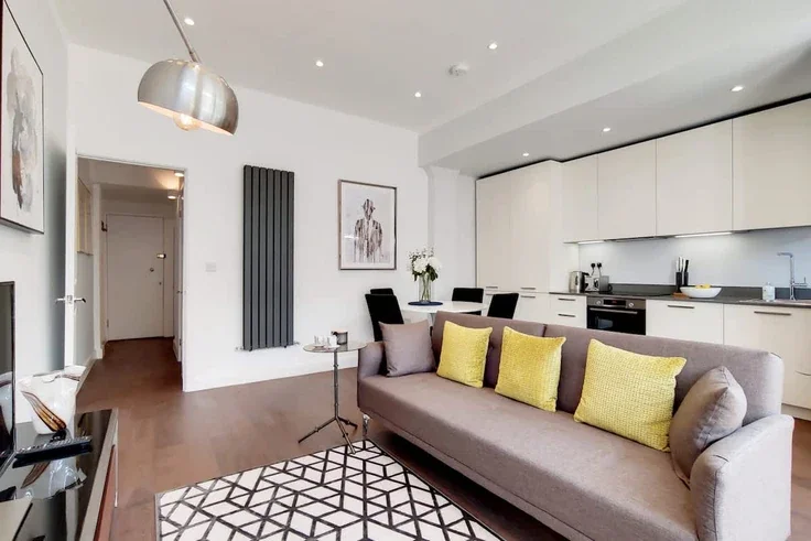 Flat Denehurst Gardens in Greater London