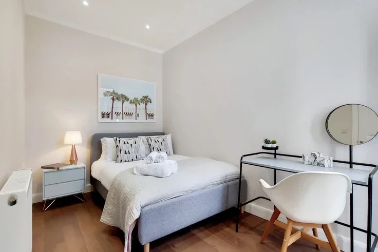 Flat Denehurst Gardens in Greater London