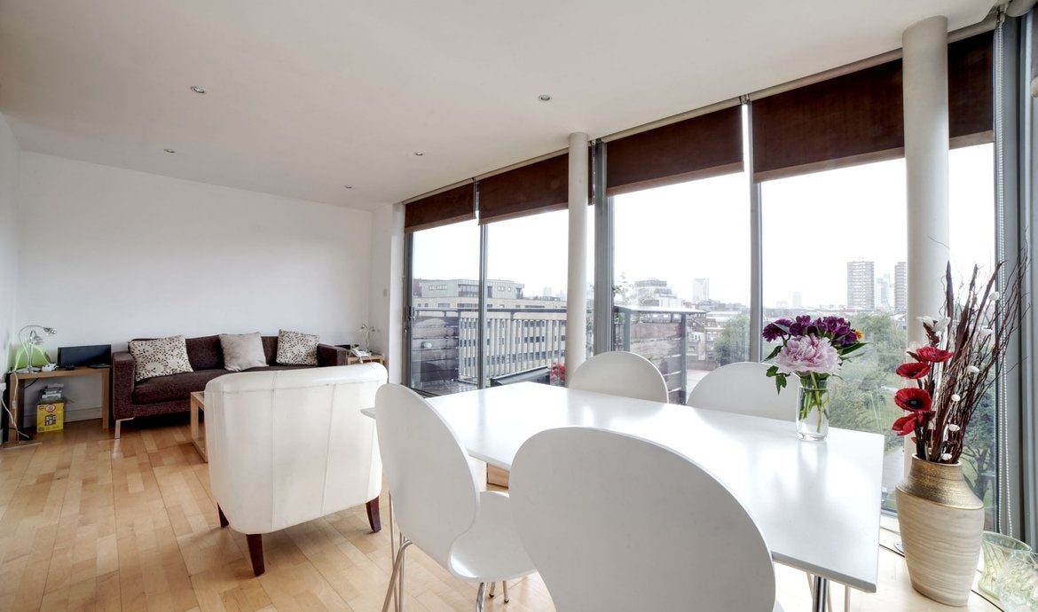 Flat Tanner Street in Greater London