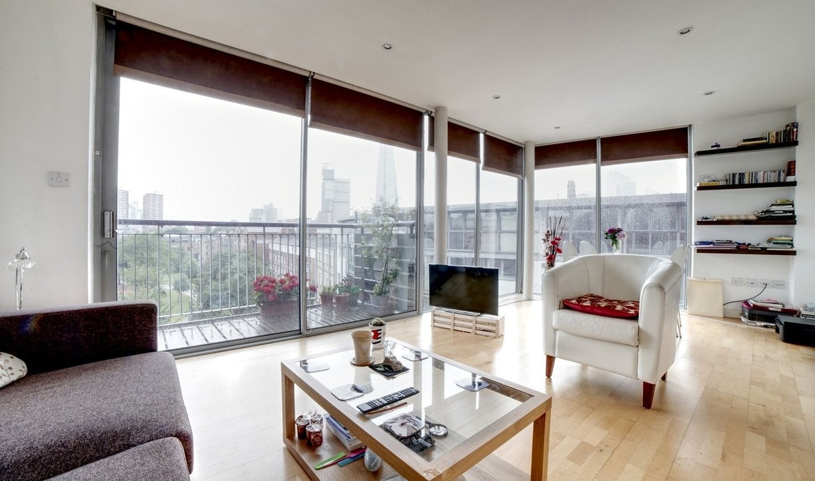 Flat Tanner Street in Greater London