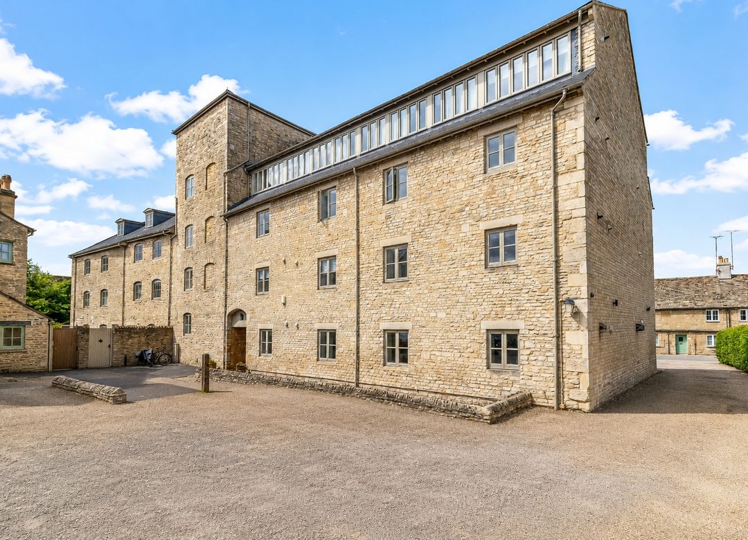 Flat Cotswold Mill in Cotswold District