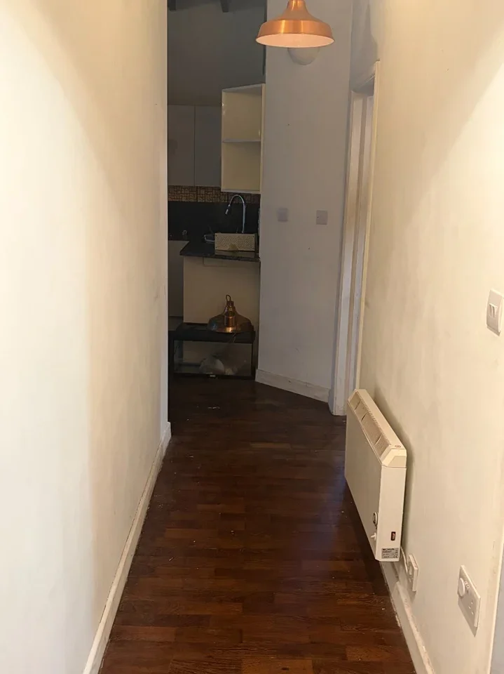 Flat Bert Road in Greater London