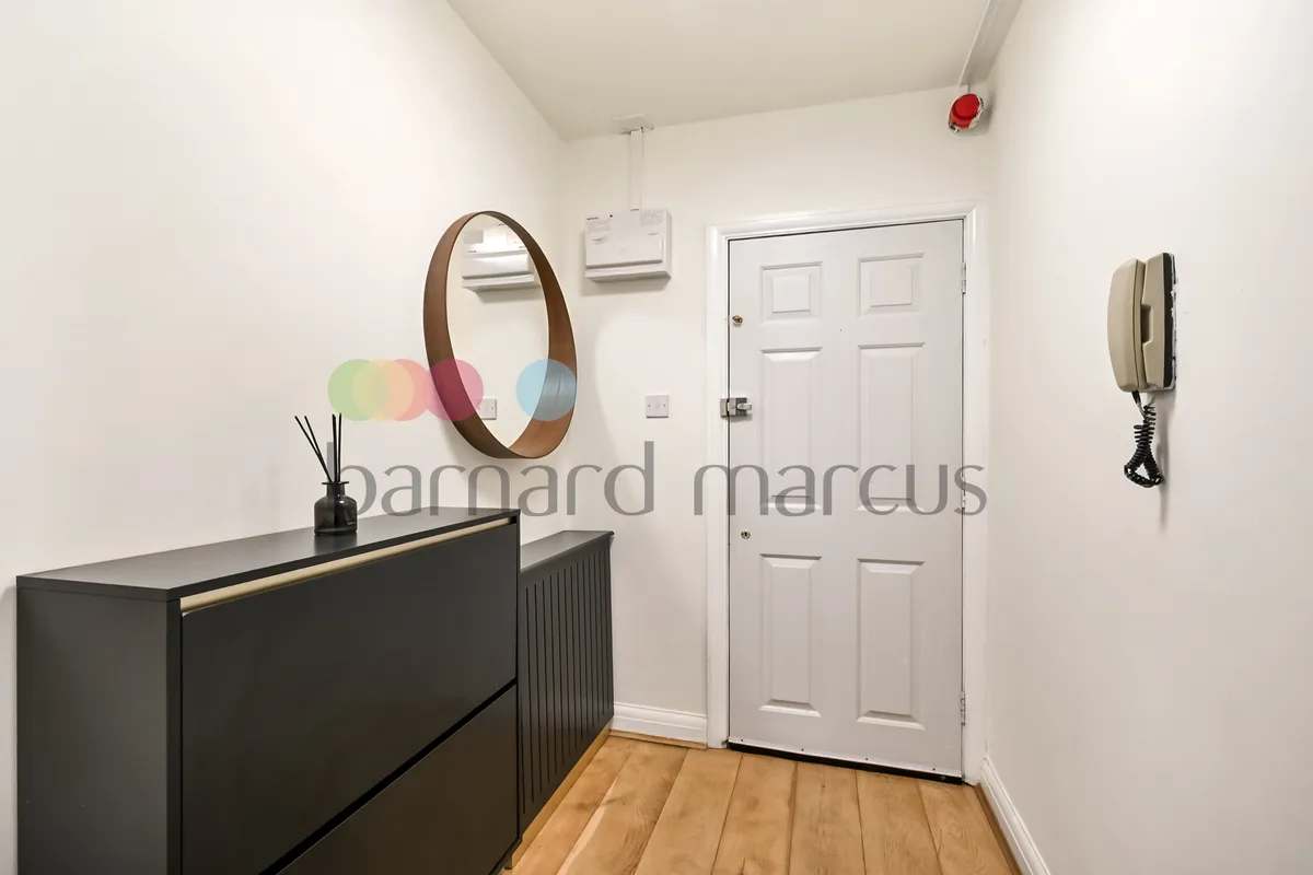 Flat Brigstock Road in Greater London