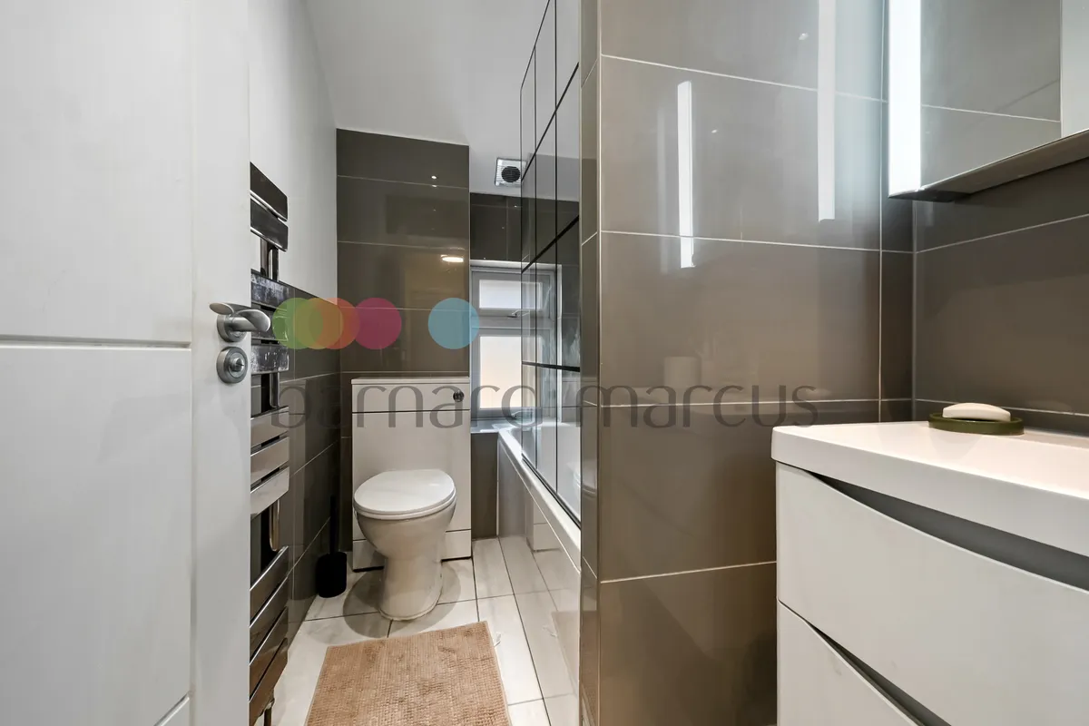 Flat Brigstock Road in Greater London