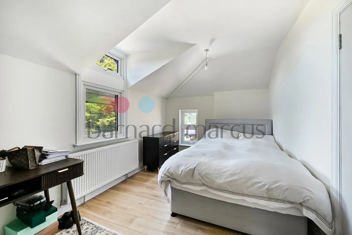 Flat Brigstock Road in Greater London