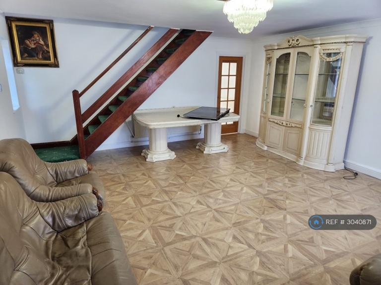 House Kingston Close in Greater London