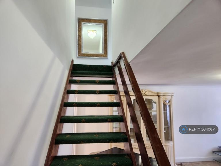 House Kingston Close in Greater London