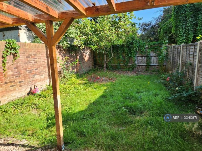 House Kingston Close in Greater London