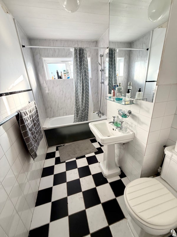 Room Bayham Street in Greater London