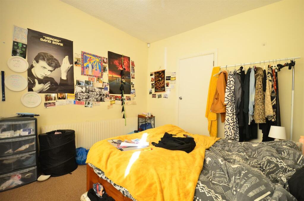 Flat Gristhorpe Road in Birmingham