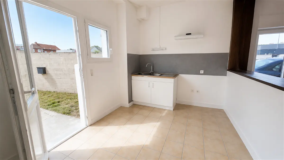 Flat Rue Pierre et Marie Curie in Migennes