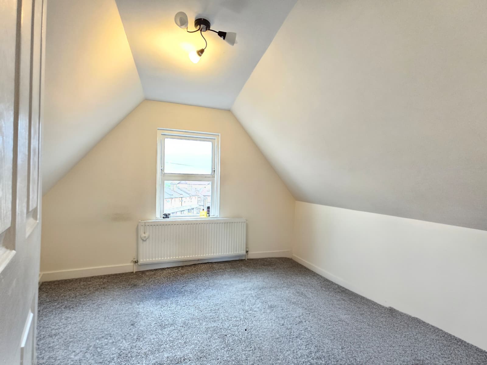 Flat Chigwell Road in Greater London
