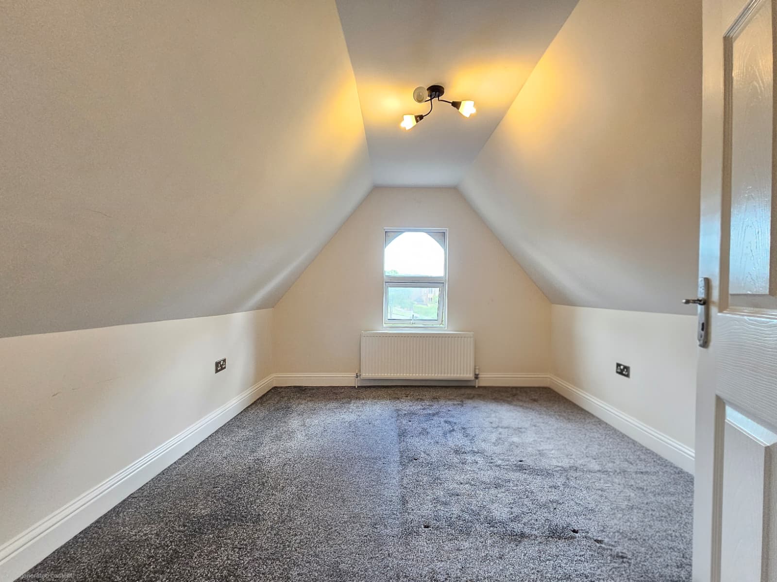 Flat Chigwell Road in Greater London